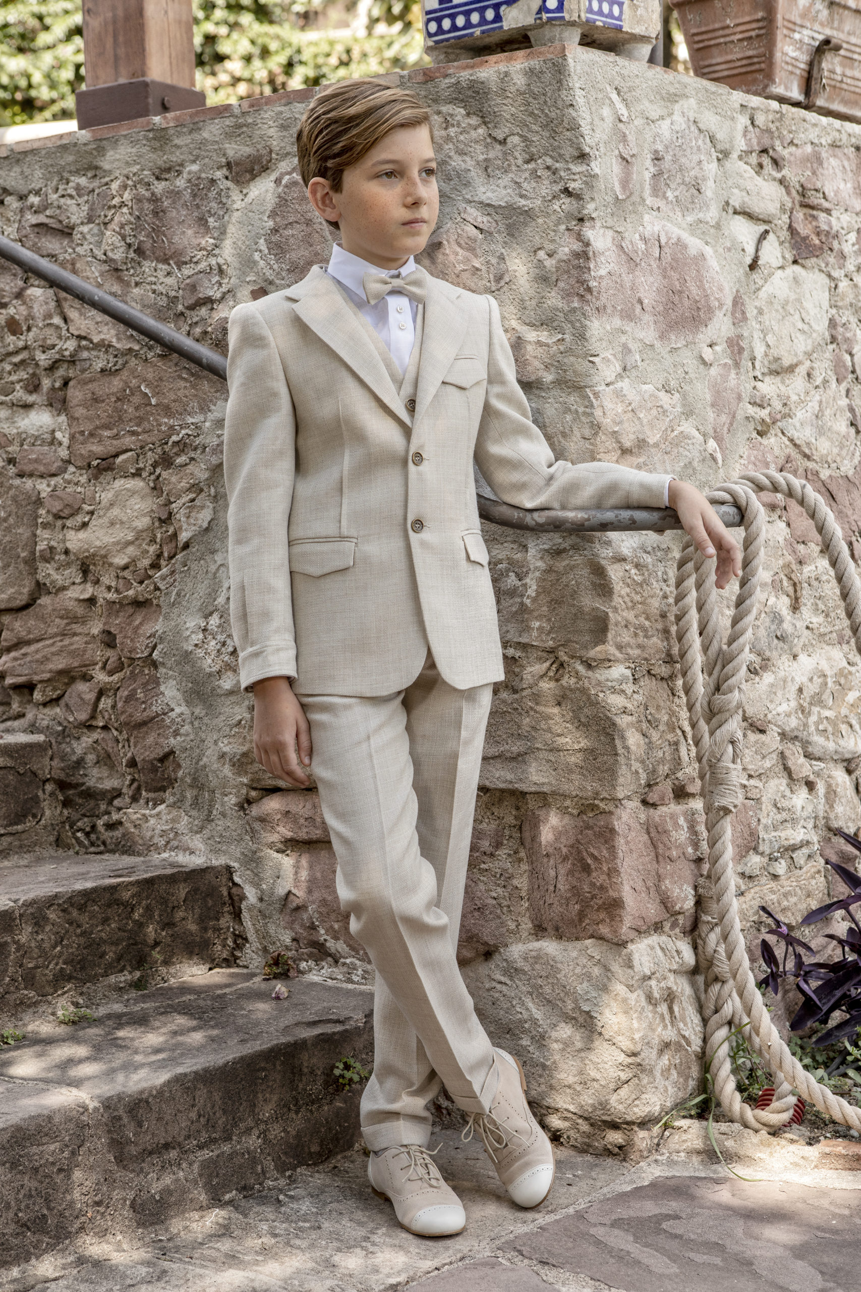 Traje de comunión vintage gris claro