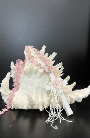 Cruz rosa en blanco y rosa