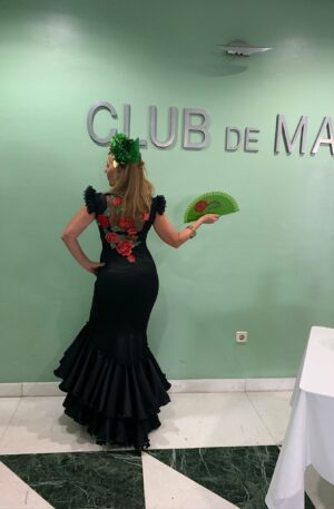Traje de gitana negro con flores de Estambul