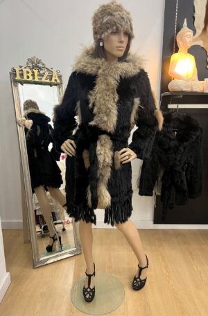 Abrigo de piel de conejo negro con gorro