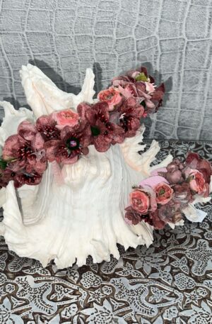 Corona terciopelo adaptable con broche a juego