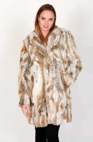 Abrigo de piel de conejo solapas