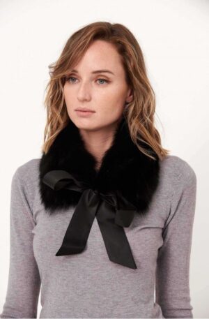 Cuello de piel de zorro negro