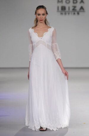 Vestido ibicenco Ina color crudo.