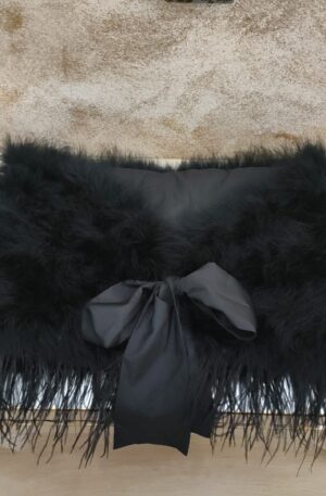 Estola de pelo de avestruz negra