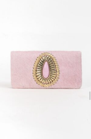 Bolso y cartera de piel con cadena larga rosa