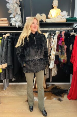 Chaqueta negra corta de piel de conejo Cynthia