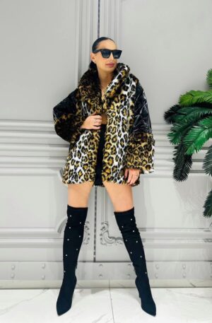 Abrigo corto animal print Fashion