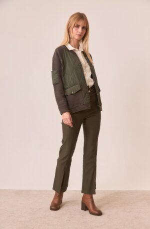 Pantalón verde con adorno en cintura con licra