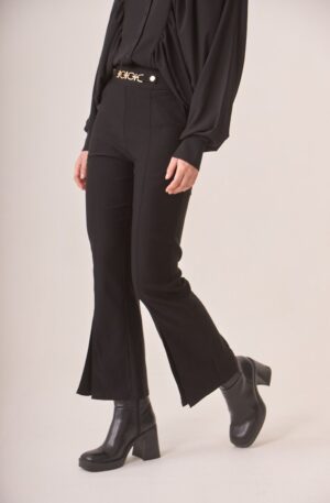 Pantalón Flare con adorno elástico, en cintura