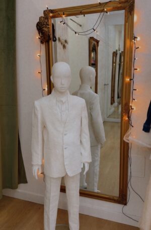 Traje de comunión de lino blanco con cuello Mao de 3 piezas